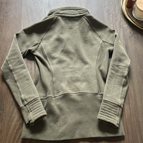 Lululemon Radiant Jacket II in Heathered Fatigue size 8 - Picture 8 of 9